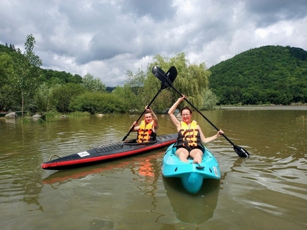 Plimbari cu caiac si canoe pe Barajul Zetea