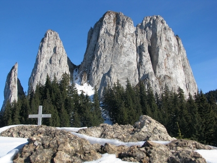 Piatra Singuratică (1587 m) – Vârful Ascuțit (Ecem – 1707 m)